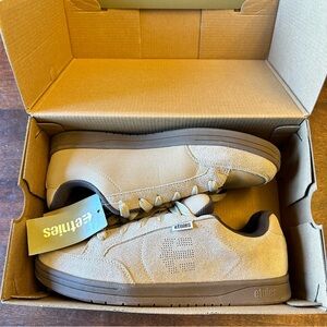 ETNIES Men's RELAX Low Top Skate Sneakers in Tan Size 9